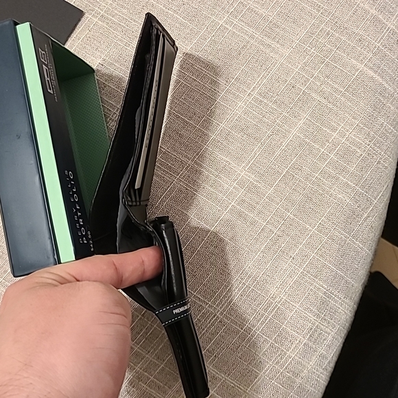 Perry Ellis Black Passcase with Removable ID Wallet NWT - Picture 2 of 3